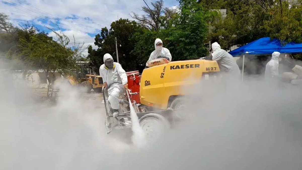 GobDeCoahuila's tweet photo. La @SS_Coahuila , a través de la Subsecretaría de Regulación y Fomento Sanitario, implementó un operativo para prevenir la proliferación de enfermedades tras la reciente inundación a causa de las lluvias en el Municipio de #Múzquiz. https://t.co/Ysb9Vp0tkw