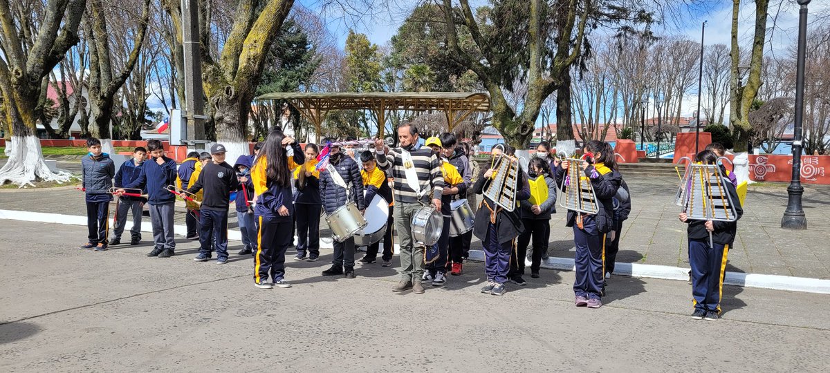 🇨🇱 Parte del concejo municipal, junto a alcalde y directivos de salud y educación, asistieron al ensayo de las bandas "de guerra" en la plaza de Renaico.

Nuestros jóvenes se preparan,.con muchi entusiasmos, para la gran presentación del desfile de fiestas patrias 2022. 😀