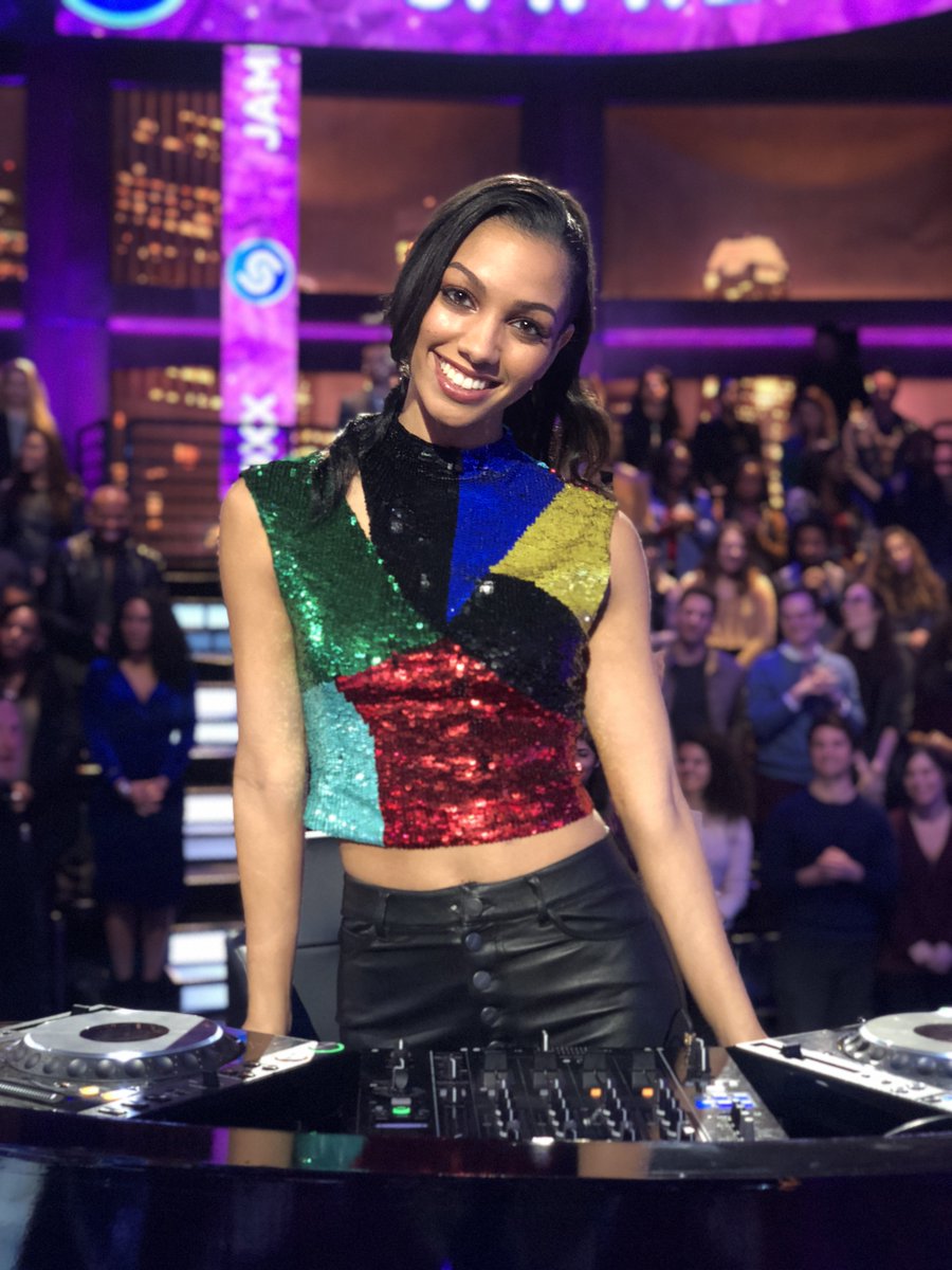 I mean, <a href="/corinnefoxx/">Corinne Foxx</a>! 💖 #WCW 

📺: <a href="/BeatShazamFOX/">Beat Shazam</a>