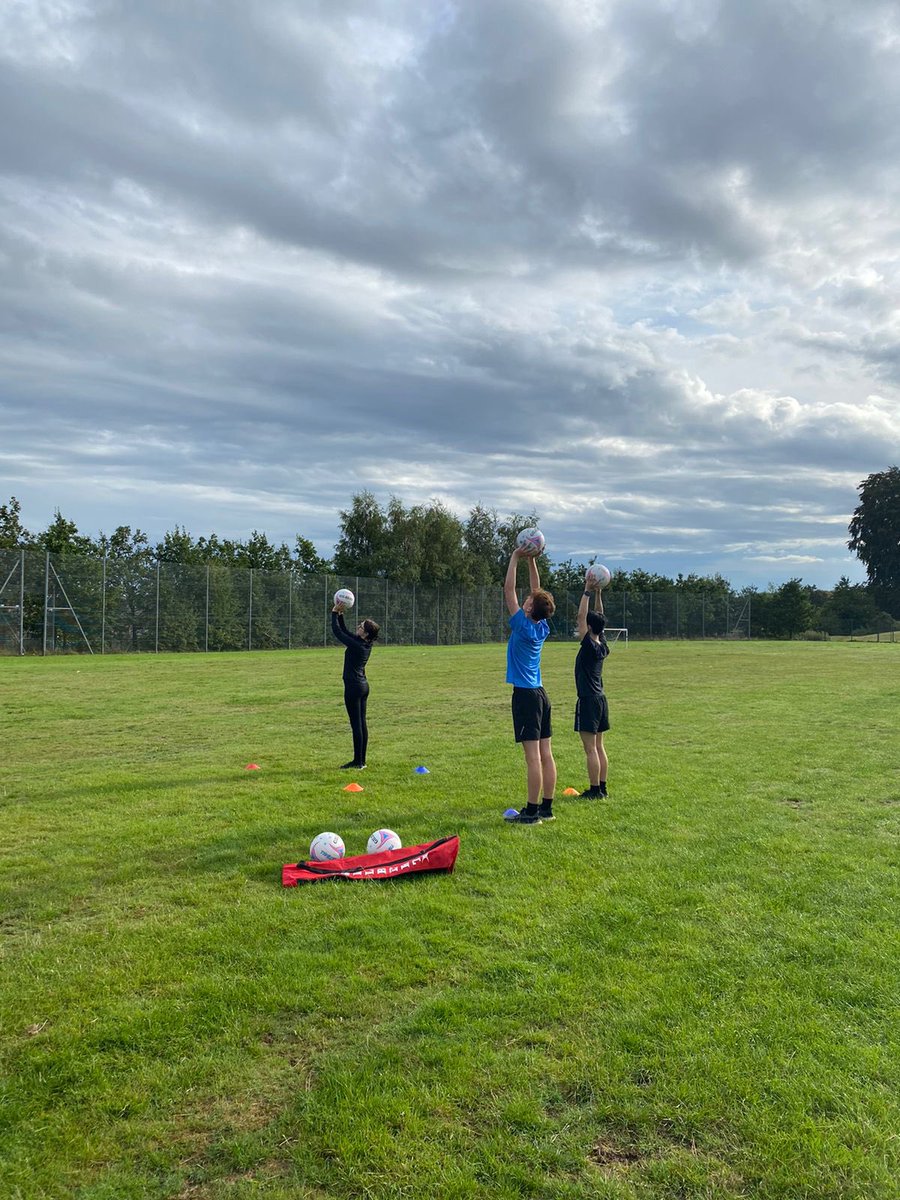 SL_THS_PE's tweet photo. 𝗧𝗲𝗮𝗰𝗵𝗶𝗻𝗴 𝗔 𝗦𝗸𝗶𝗹𝗹 🪄🌟

Sports Development got their first taste of coaching as they taught a skill to their class mates… plenty of future Pep Guardiola’s in there… 

#THSSportsDev https://t.co/0KJE8s2QAd