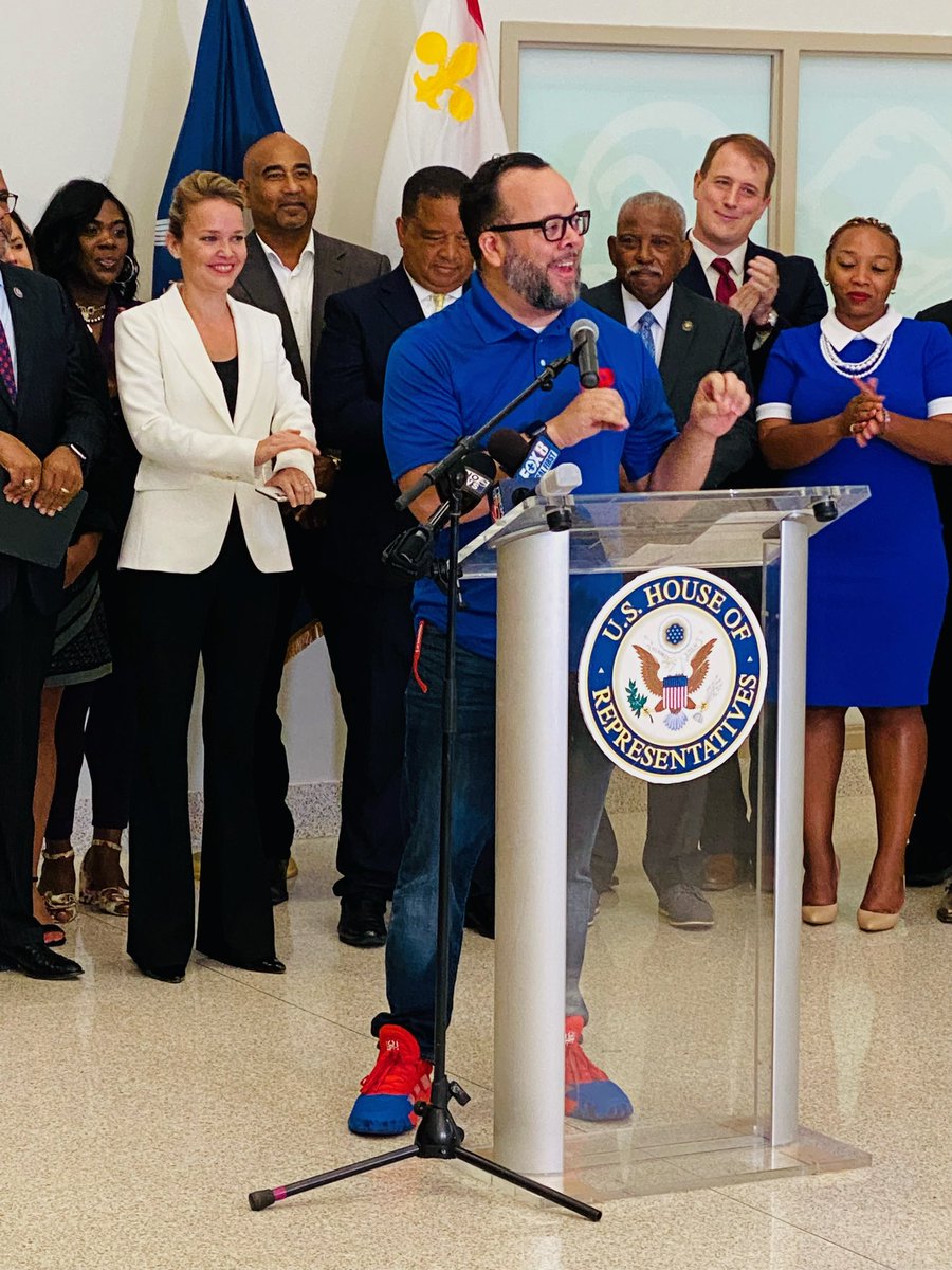 JPMorrell's tweet photo. Spent this morning in the #Lower9 to celebrate the allocation of $3M to the construction of a stadium in the 9th Ward🏈 Thank you @RepTroyCarter for working hard for our residents and the people of #LA02! 💪🏽 https://t.co/yZr94qxXuF
