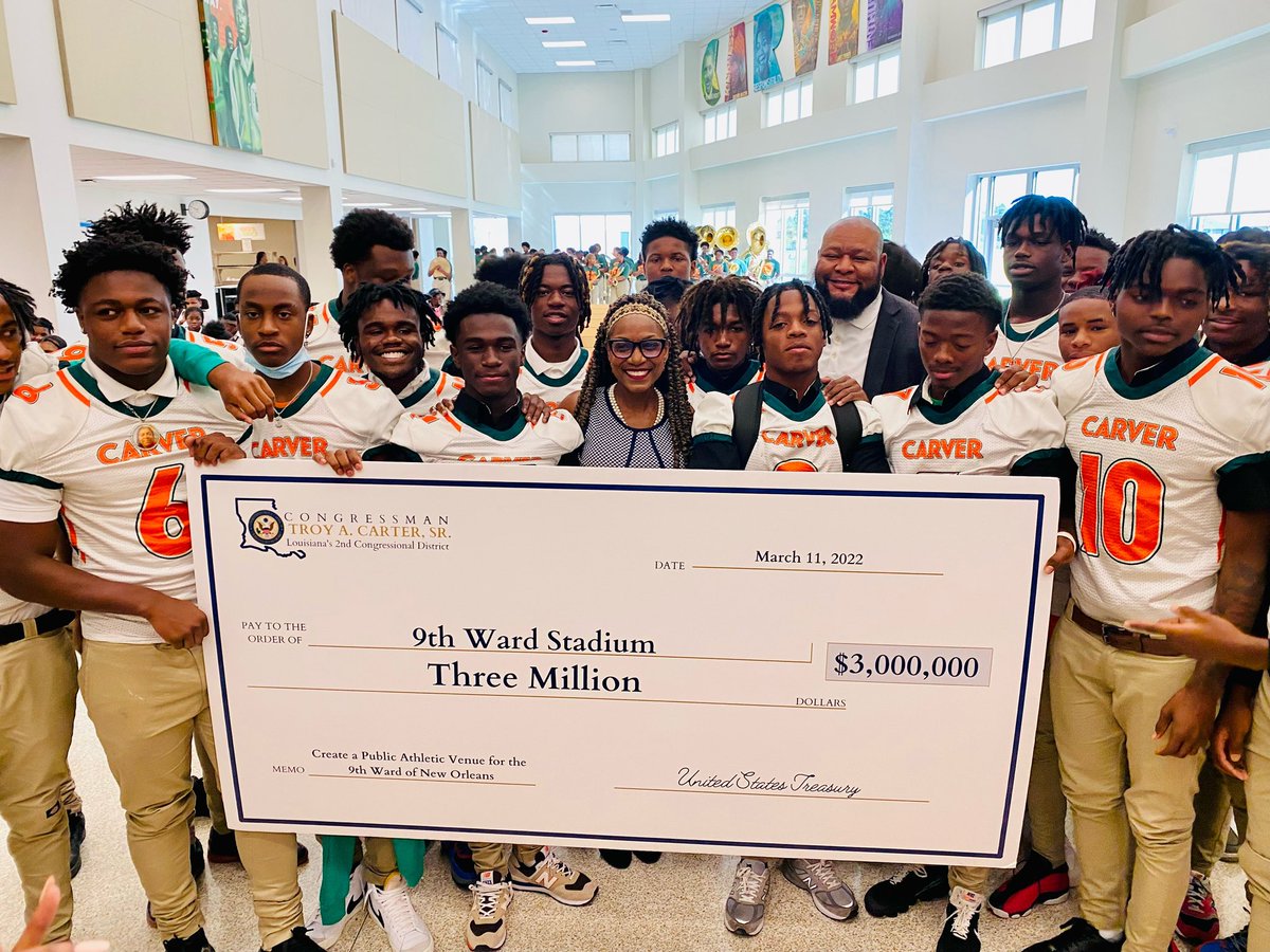 JPMorrell's tweet photo. Spent this morning in the #Lower9 to celebrate the allocation of $3M to the construction of a stadium in the 9th Ward🏈 Thank you @RepTroyCarter for working hard for our residents and the people of #LA02! 💪🏽 https://t.co/yZr94qxXuF