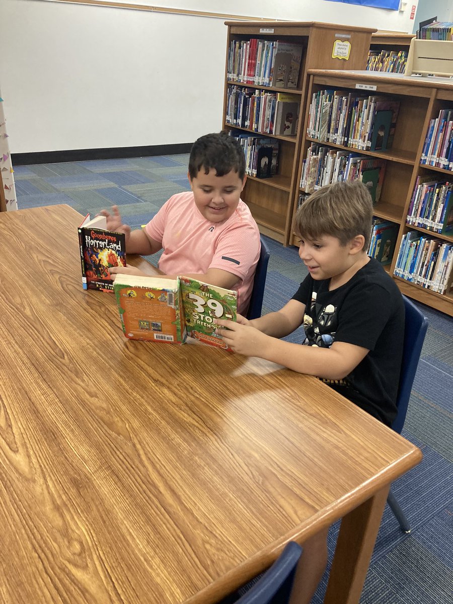 OHE3rd's tweet photo. Our 3rd grade readers were beyond excited about their first library class of the school year! @OakHillElem https://t.co/3rT4zRtfIw
