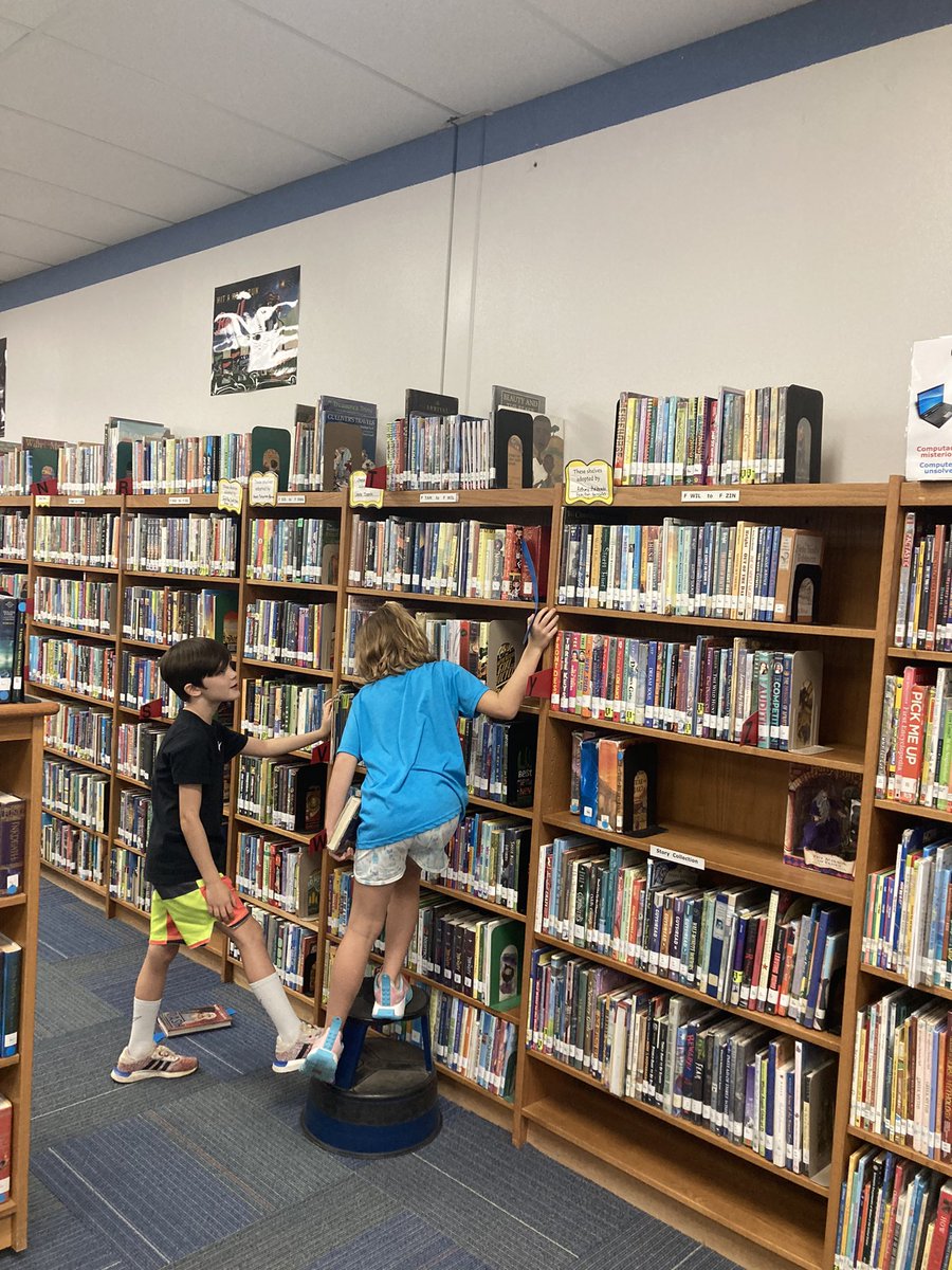 OHE3rd's tweet photo. Our 3rd grade readers were beyond excited about their first library class of the school year! @OakHillElem https://t.co/3rT4zRtfIw