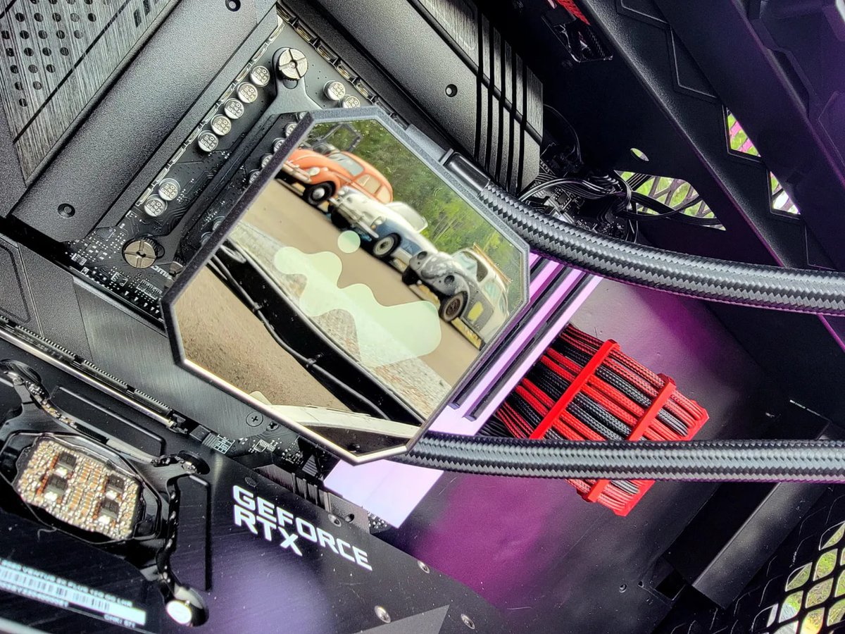 InWin's tweet image. This awesome mod by #TpbMods dubbed "Project Rising Sun" is absolutely stunning! Gotta appreciate the reflection shots featuring the SR36. 😍☀️