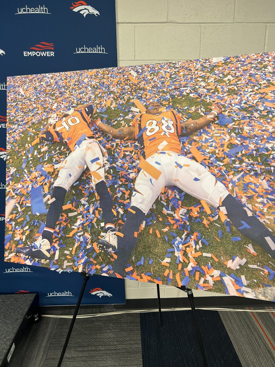 JamesPalmerTV's tweet photo. There is one large photo here for Emmanuel Sanders retirement press conference. And it’s perfect.

@ESanders_10 
@Broncos
@nflnetwork https://t.co/RoKQkP9DeF