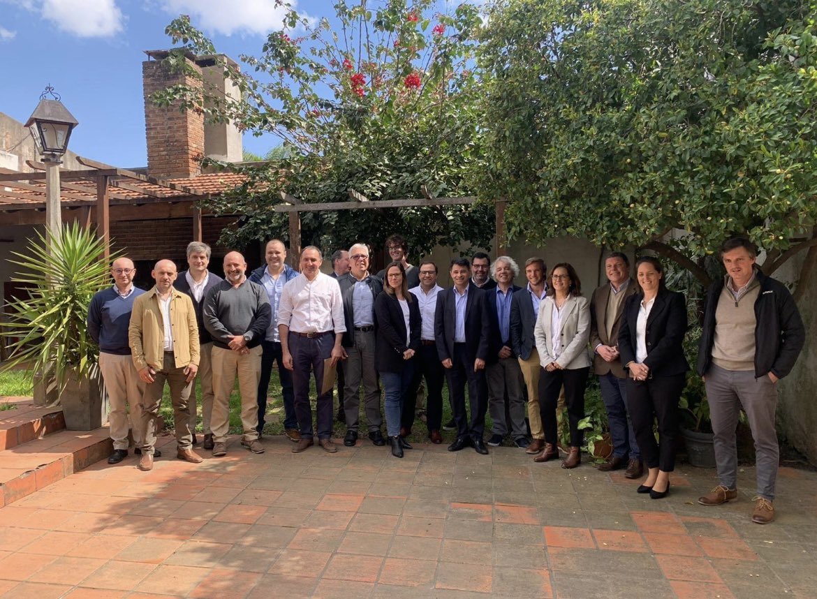 ForoTechSalto's tweet photo. Ayer la Comisión Directiva de la Cámara Uruguaya de Tecnología de la Información @CutiUy sesionó en Salto, y firmó un convenio con la Comisión de Norte Tecnológico del Centro Comercial.

¡Gracias por visitarnos! https://t.co/P3KYolBm88