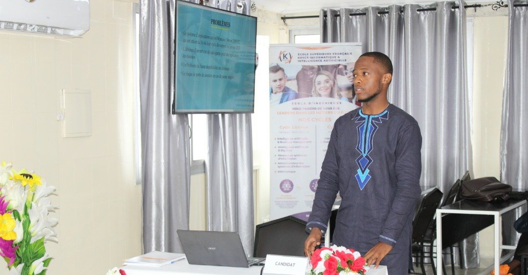 KeyceCameroun's tweet photo. [parcours sup]
📸Retour en images sur les soutenances  sur  la deuxième vague des étudiants en bachelor 3  du campus de Douala de l’École Supérieure Française🇫🇷🇫🇷 @keyceinformatique
#soutenance #bachelor3 #étudiant. #keyceinformatique #keyceinformatiquecameroun 
#keycefamily https://t.co/Ua3ScdJqVw