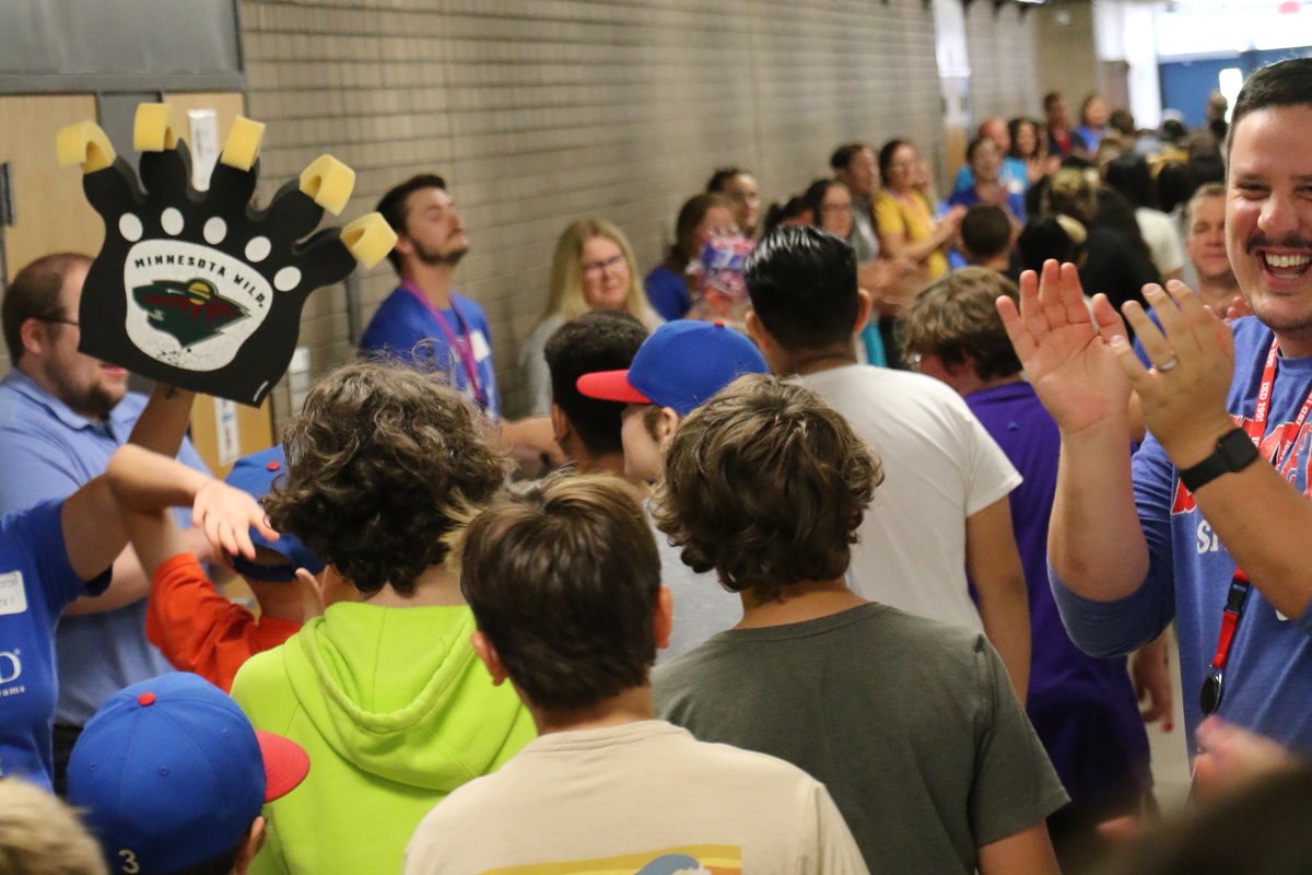 isd199's tweet photo. #IGHMS staff &amp; WEB Leader peer mentors welcomed sixth graders this morning! Students learned how to be successful at their new school, met their classmates, &amp; played some games together #community199 https://t.co/lSrH0Yn55S