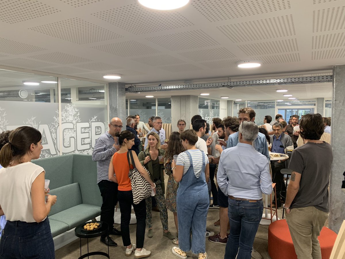 UNITEC_Bdx's tweet photo. 🛑 DIRECT : Vernissage des œuvres décorant les murs de nos locaux 

Au programme : 
👉 Visites des bureaux en compagnie des artistes pour expliquer leurs œuvres 
👉 Cocktail apéritif 
👉 Et des rencontres bien sûr ! https://t.co/x5oKcwwPZN