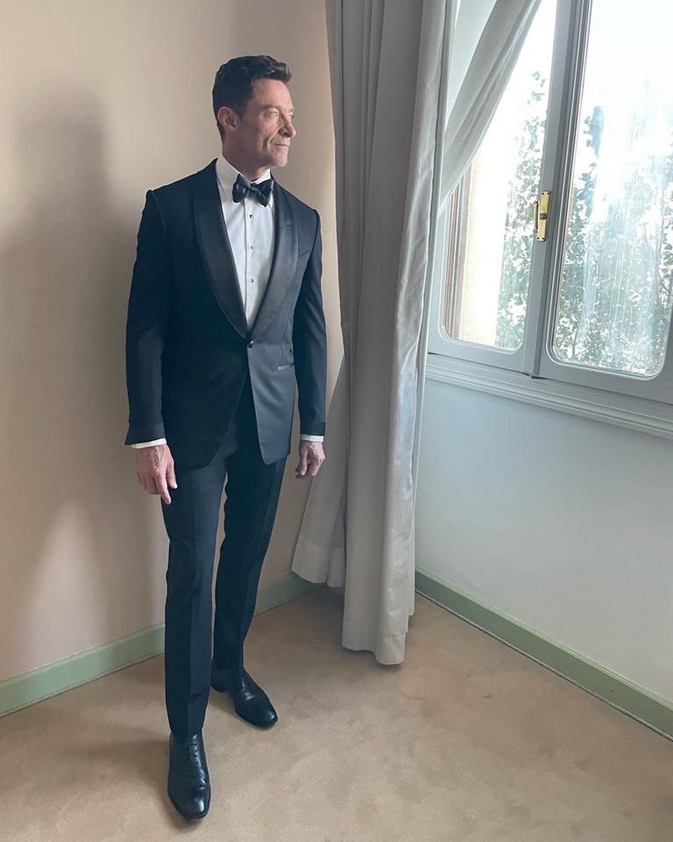 RealHughJackman's tweet photo. Feeling incredibly blessed to be premiering #theson with our amazing cast and director. #VeniceFilmFestival @Deborra_lee Thank you @TOMFORD. https://t.co/iZkh1xVwQS