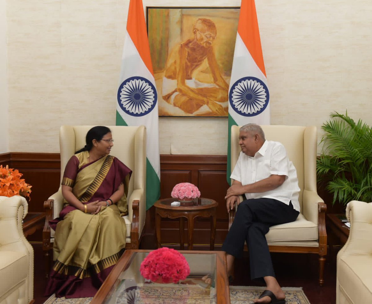 geetashakyaUP's tweet photo. माननीय उपराष्ट्रपति श्री जगदीश धनकर जी से शिष्टाचार भेंट कर उनका मार्गदर्शन प्राप्त हुआ|
@VPSecretariat @BJP4India @BJP4UP @BJPMahilaMorcha @BJPMM4UP https://t.co/EJWBiSeLmU