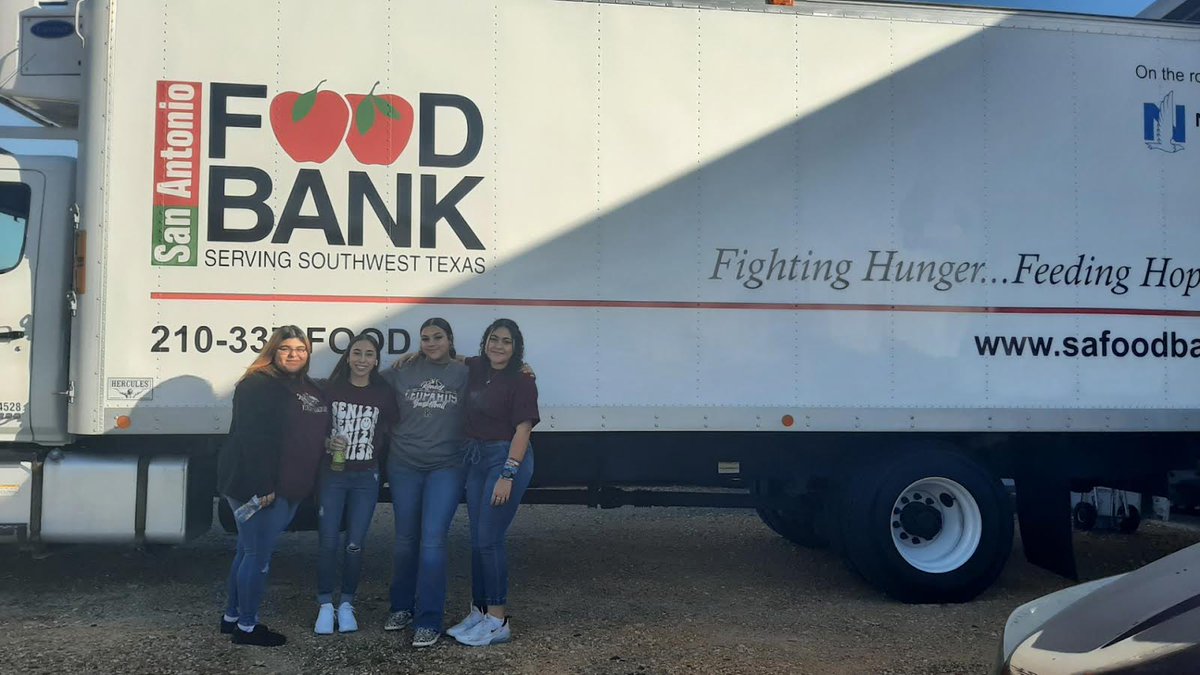 🚨KISD Community Involvement 🚨

Mrs.Williams ELAR 6th grade and KHS Dual Credit Nurse Aide students helping with the Karnes County Food Bank 9/6/22. 
Bianca Gonzales
Hailey Contreras
Gabriella Barrientez
Orlanys Rodriguez
#communitystrong