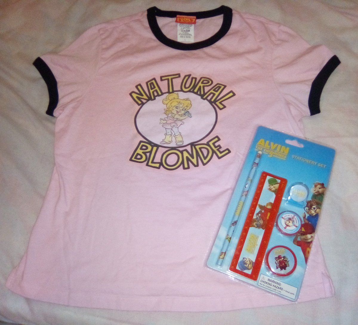 Chipettes_Rule's tweet photo. Haven't shared any #AlvinAndTheChipmunks #collection updates in a while!
90s(?) #BrittanyMiller "Natural Blonde" T-shirt and #Chipwrecked stationery set! #AATC #BagdasarianProductions @officialalvinnn @AlvinMovies https://t.co/FlMU14g2RI