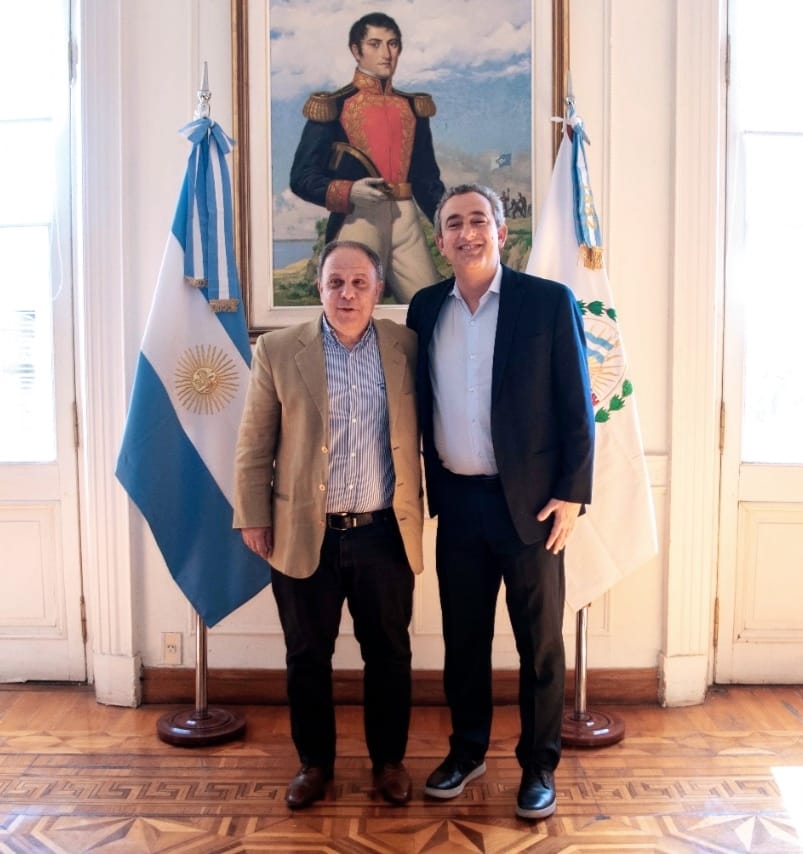 mariano_gazzola's tweet photo. Gracias @pablojavkin por el apoyo al candidato de Rosario en las elecciones 🇮🇹 @tirellifranco. Juntos llevaremos a Rosario a Roma. 
#VotaMaie #EscribiTIRELLI https://t.co/k9TL53seG8