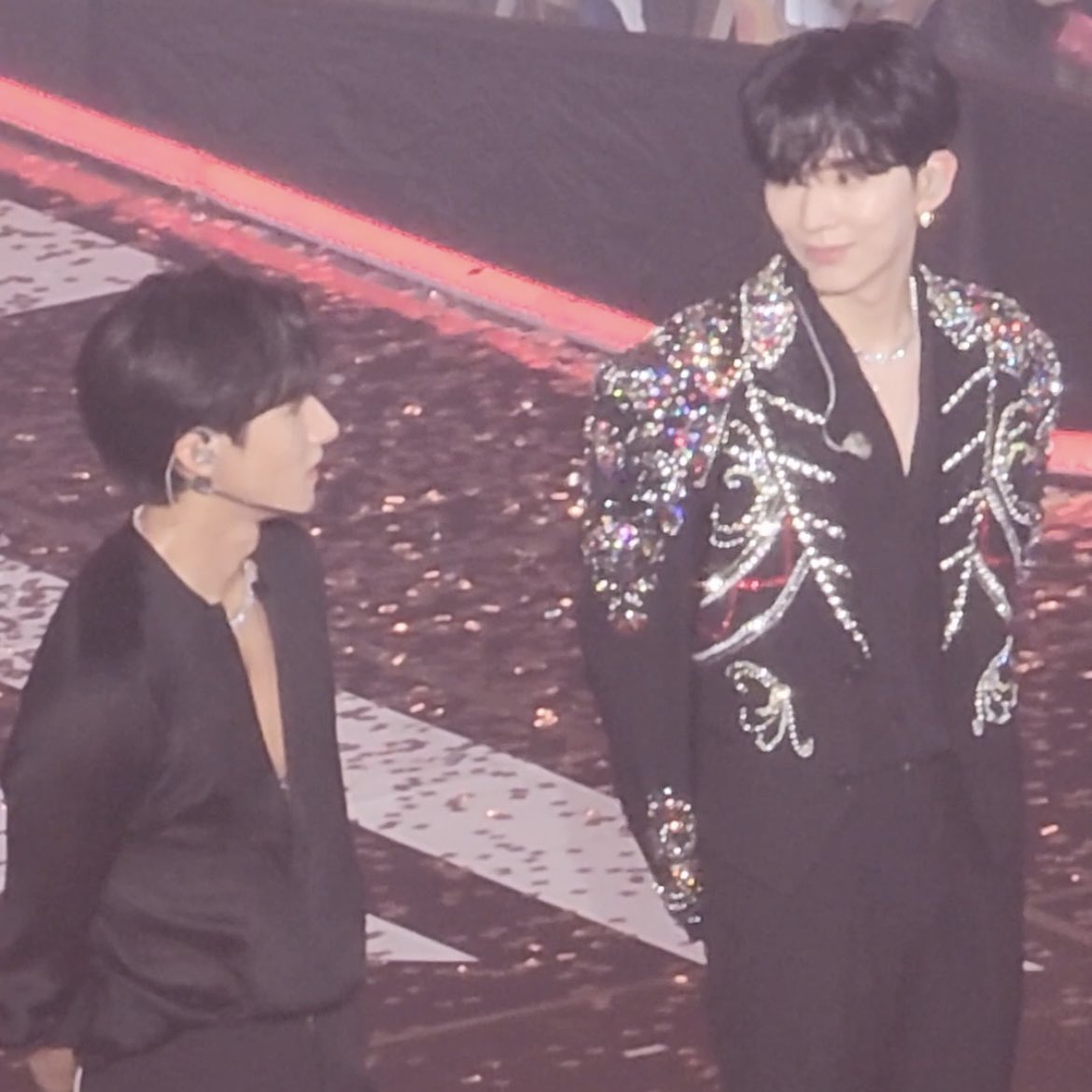 forchangki's tweet photo. the way changki look at eachother 🥹🖤

#기현 #KIHYUN #아이엠 #CHANGKYUN https://t.co/mxWdzDvBcO