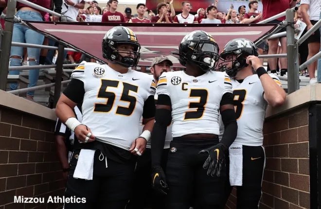 Tyanthonysmith1's tweet photo. After a great convo with coach Smith, I am extremely blessed to receive my 11th offer from Missouri University!!! ๐ฏ๐ค๐ #miz @MizzouFootball @coach_crumedy @Coach_Reich @SpoonJones56 @RyanTrichel @Nightrydas7v7 @CJheinz34 @RivalsNick @Perroni247 https://t.co/frBz1Mo1kj