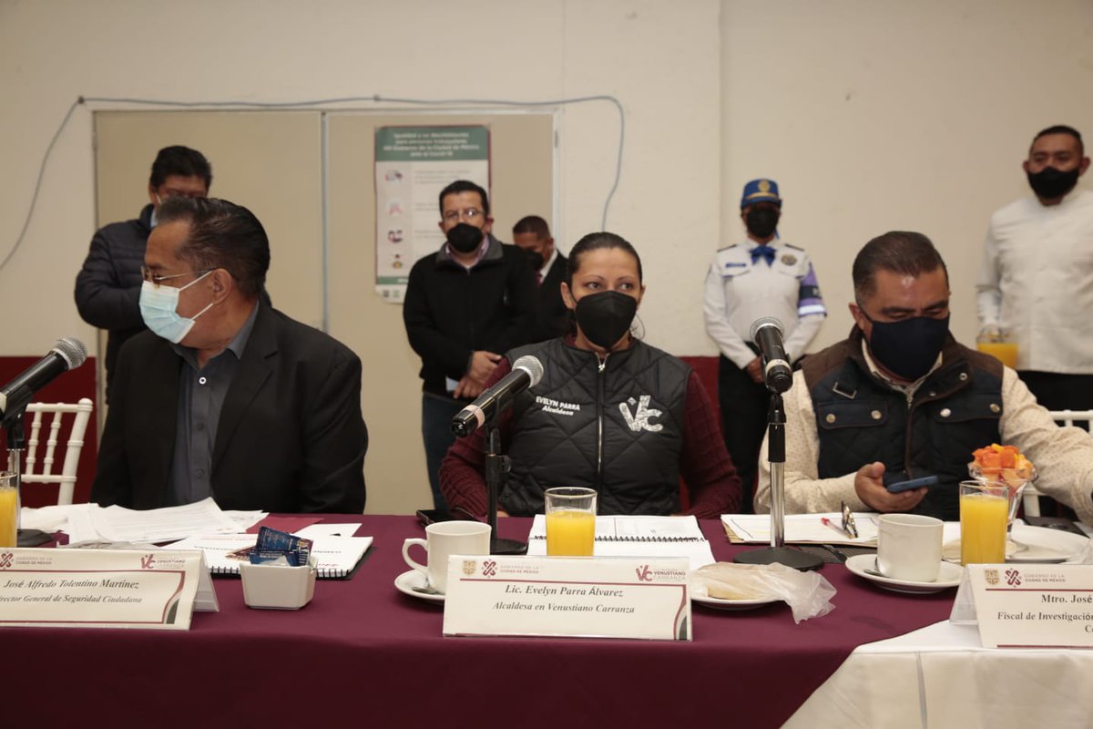 evelyn_parraA's tweet photo. Me reuní con el Gabinete de Seguridad 👮 Ciudadana, donde analizamos el impacto de la incidencia delictiva y su tendencia, para trazar estrategias que nos permitan continuar disminuyendo los delitos y salvaguardar a nuestros habitantes.

#EvelynParraAlcaldesa
#EscudoVC https://t.co/GfhcEthJUB