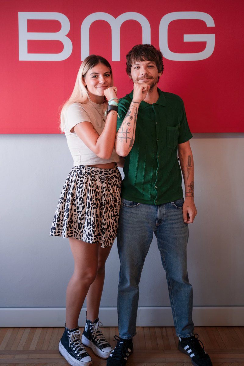 simpforLWT's tweet photo. e anche se sono riuscita a dirti solo due frasi per l’emozione io so che tu sai cosa significhi per me. 
dopo 11 anni ho potuto ringraziare chi mia ha veramente aiutato a credere in un futuro, grazie. @Louis_Tomlinson 
#LouisTomlinson @team_world @MarcoMoriniTW https://t.co/KFI3S1SIXb