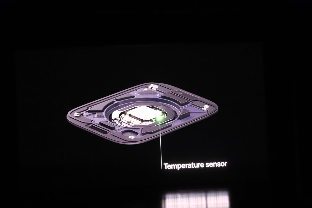 ThunderVolt_mag's tweet photo. Apple Watc Series 8。より広い画面、耐水性など。皮膚温センサー搭載。女性の周期を追跡可能。基礎体温が測れるっていうことですね。
少し、まったりとした紹介だから、もうひとつ上の機種がありそうな気がします。
#New_iPhone #Steve_Jobs_Theater https://t.co/OzyRNbZbsQ