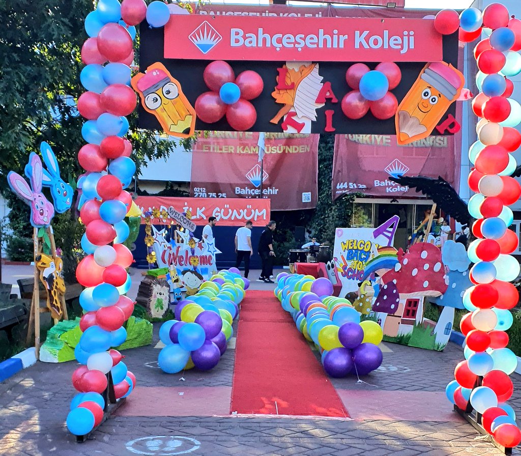 GorselBk's tweet photo. 1.sınıflarımız okulda ilk günlerine renkli bir yoldan adım atarlar🌈✌️😍 Hoş geldiniz.🎈 @bk_etiler @Sinembetiler #etilerkampüs https://t.co/GNlKN772UF