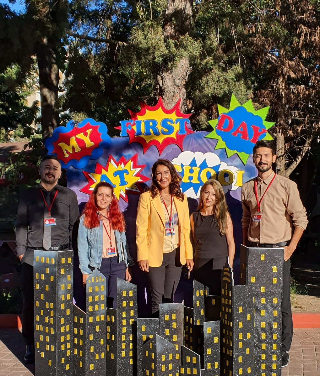 GorselBk's tweet photo. 1.sınıflarımız okulda ilk günlerine renkli bir yoldan adım atarlar🌈✌️😍 Hoş geldiniz.🎈 @bk_etiler @Sinembetiler #etilerkampüs https://t.co/GNlKN772UF
