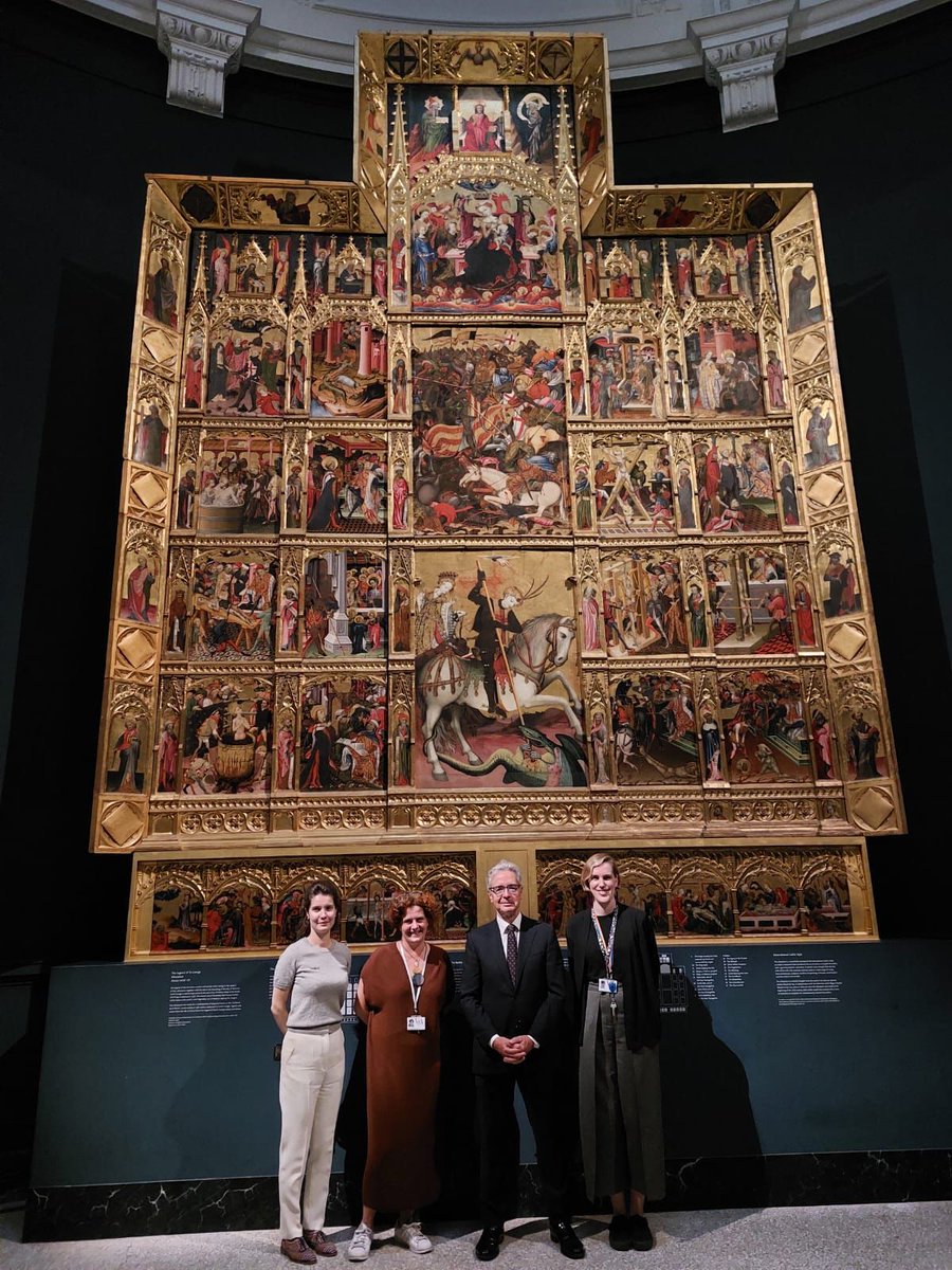 In a few days the Victoria&amp;Albert Museum will present “Collecting Spain” a book displaying its collection of Spanish art. The Ambassador and the director of the Museum <a href="/TristramHuntVA/">Tristram Hunt</a> have enjoyed this great collection of drawings, sculptures and altarpieces of different times