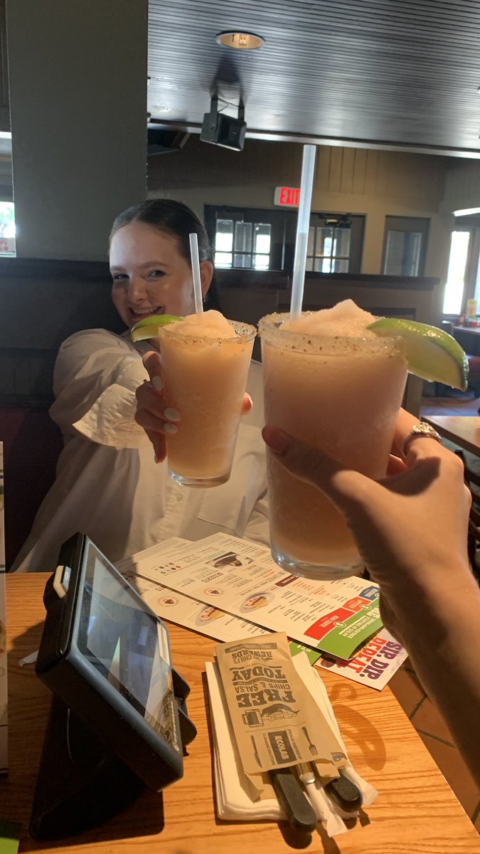 aveeee_b's tweet photo. #margzforbarbz @Chilis https://t.co/KNIh8OetbF