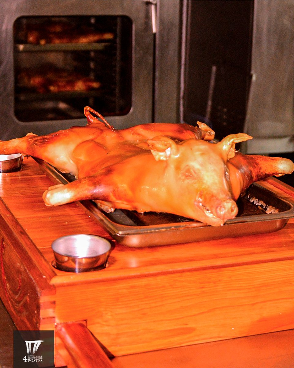 Crujiente por fuera, jugoso por dentro😋 ¿Cuánto hace que no comes un buen cochinillo asado?😉 #Disfruta4Postes