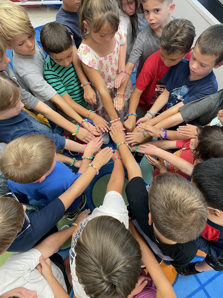 CR_Kschley's tweet photo. While reading the book, Our Class is a Family, we learned about friendship and celebrating what makes us unique. These fabulous firsties made friendship bracelets by picking a classmate’s name out of a hat and making them the perfect bracelet!#teamdoyle #teamworkmakesthedreamwork https://t.co/nGDpJ6q1hm