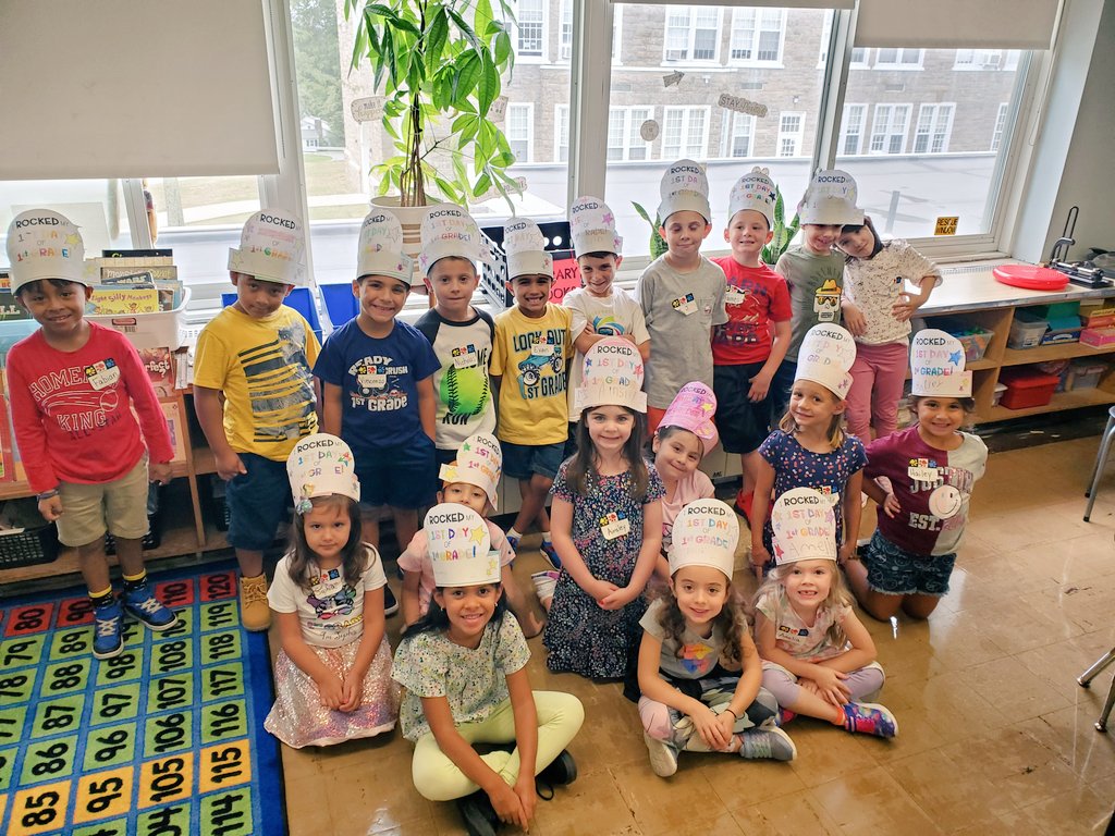 FerranteLV1's tweet photo. A fantastic 1st day for these 1st graders! @arielle_l_g https://t.co/giRz2T4mTt
