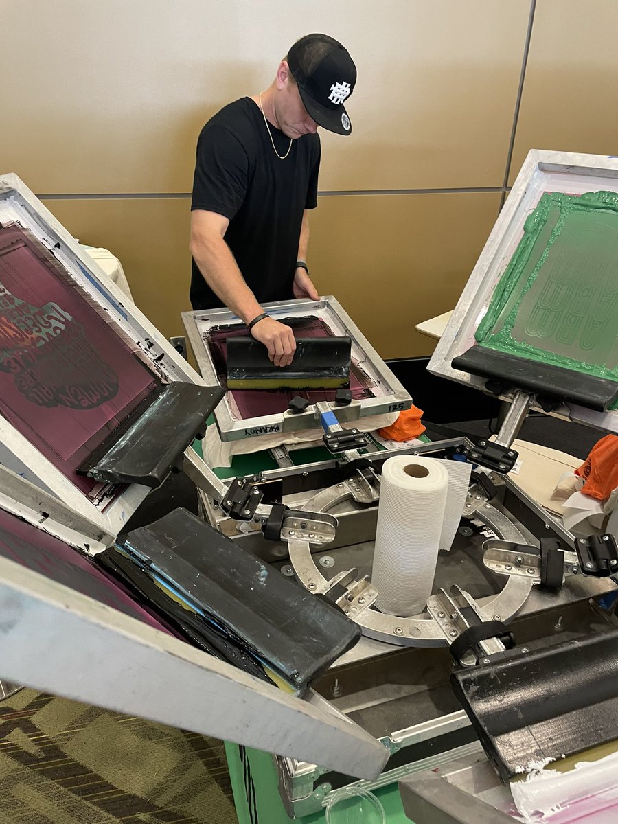 smonnes's tweet photo. Free custom screenprint shirts from Rollworks at #INBOUND22  #ABMified https://t.co/oTK06XQLRI