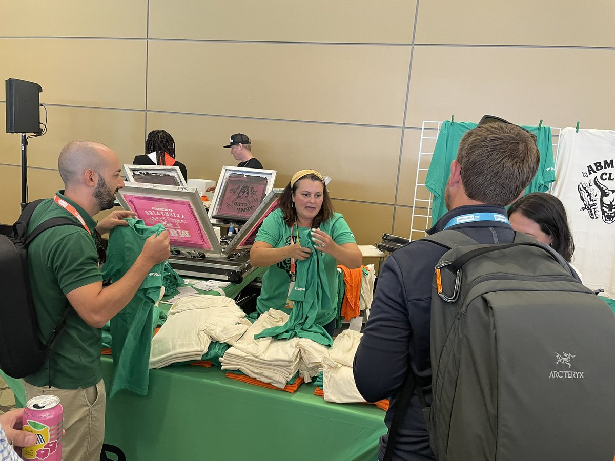 smonnes's tweet photo. Free custom screenprint shirts from Rollworks at #INBOUND22  #ABMified https://t.co/oTK06XQLRI