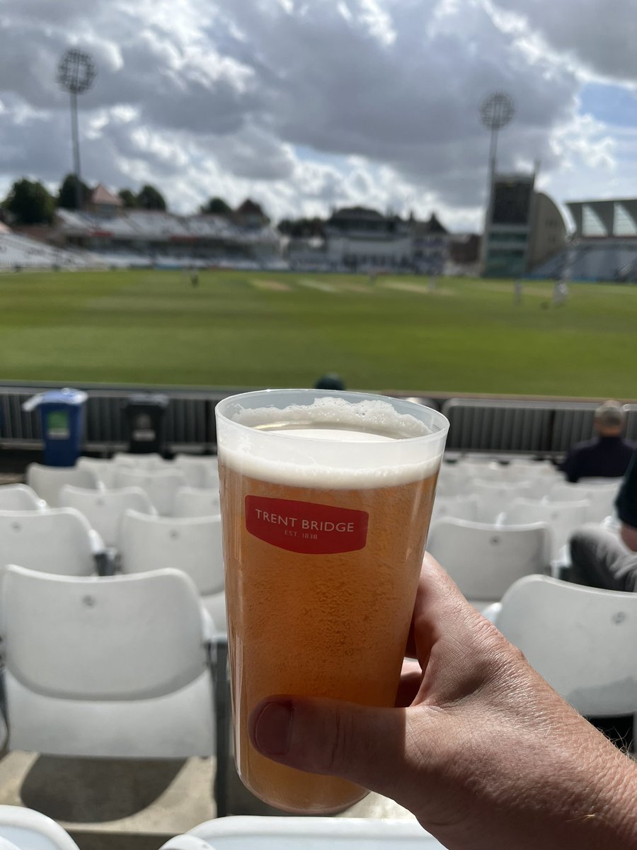 CTecwyn's tweet photo. Good day watching @CountyChamp @TrentBridge Notts v @leicsccc in the sunshine - before the rain came in. First live cricket since 2019 #righteouspint @distantpod @MikeBubbins https://t.co/p9997VhO22