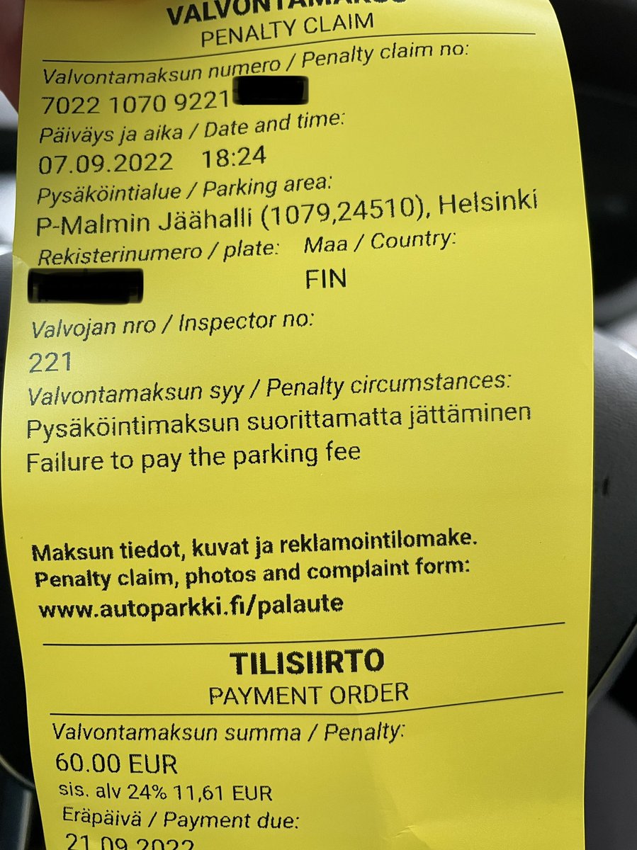 jberghall's tweet photo. Tässä palkkio siitä, että vietän koutsina 3-5 iltaa viikossa vapaaehtoistyössä yrittäen pitää 14-15-vuotiaat teinit liikunnan parissa. Lisäksi maksan tietysti parinsadan euron kuukausimaksut, polttoaineet sun muut. Kiitos @HelsinkiLiikkuu #helsinginjäähalli https://t.co/FL4UlZKQdz