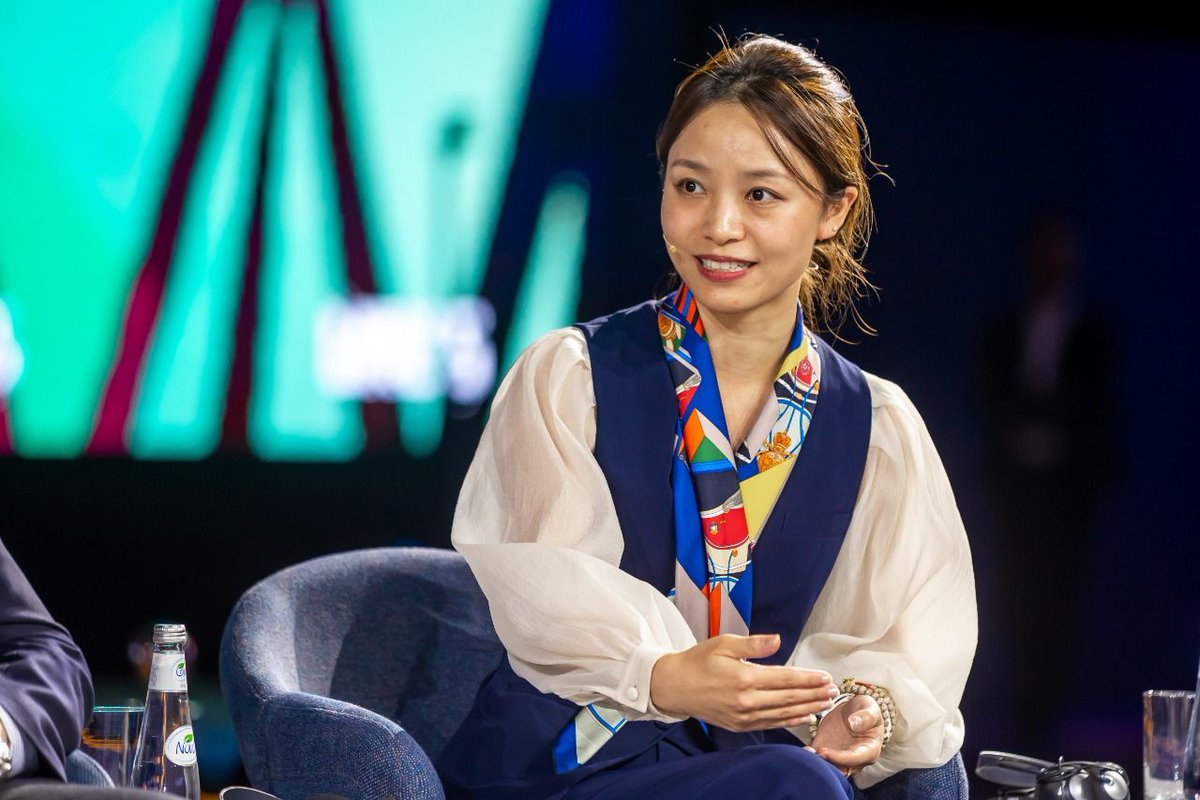 TheDudelino's tweet photo. Fascinating inside at @nextwrldsa in Riyadh: "Over 40 percent of gamers in China are female", says Danny Tang, CFO @VSPN_esports. "They would never consider saying a bad word to a fellow female gamer because their sister or best friend is one." #nextworldforum #VSPN. She is right https://t.co/qoeqKvc1Kk