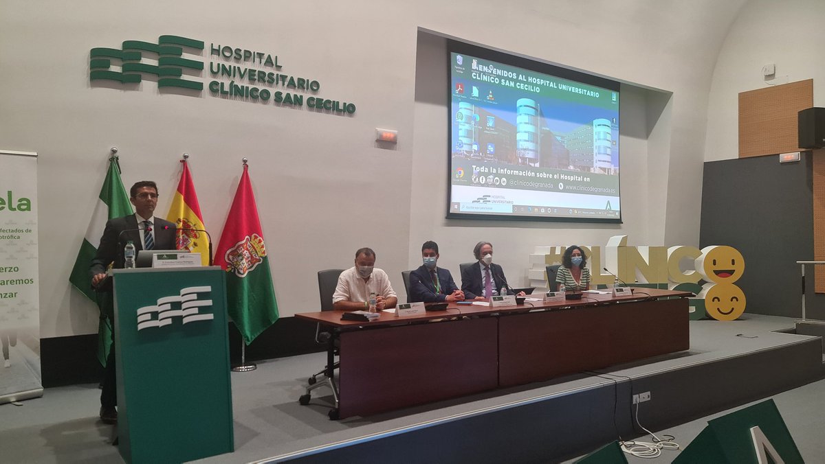 📗 Comienza la presentación de 'Muero por vivir' de Jorge Abarca con <a href="/PacoCuenca/">Paco Cuenca</a>, alcalde de <a href="/aytogr/">Ayuntamiento de Granada</a>, Indalecio Sánchez-Montesinos, delegado de <a href="/saludand/">Consejería de Sanidad, Presidencia y Emergencias</a>, <a href="/renadal69/">Manuel Reyes</a> gerente de <a href="/clinicogranada/">Hospital Universitario Clínico San Cecilio</a>, Miguel Ángel Abarca, presidente de @agraela y  Maribel, mujer de Jorge.