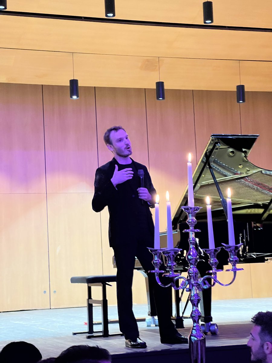 AndreasAtETH's tweet image. We are not at loss for a good piano concerto at the #SpinQubit5 conference dinner.
lukasloss.ch
Playing Hammerklaviersonate by #Beethoven. 
@nccrSpin #NCCRSpin