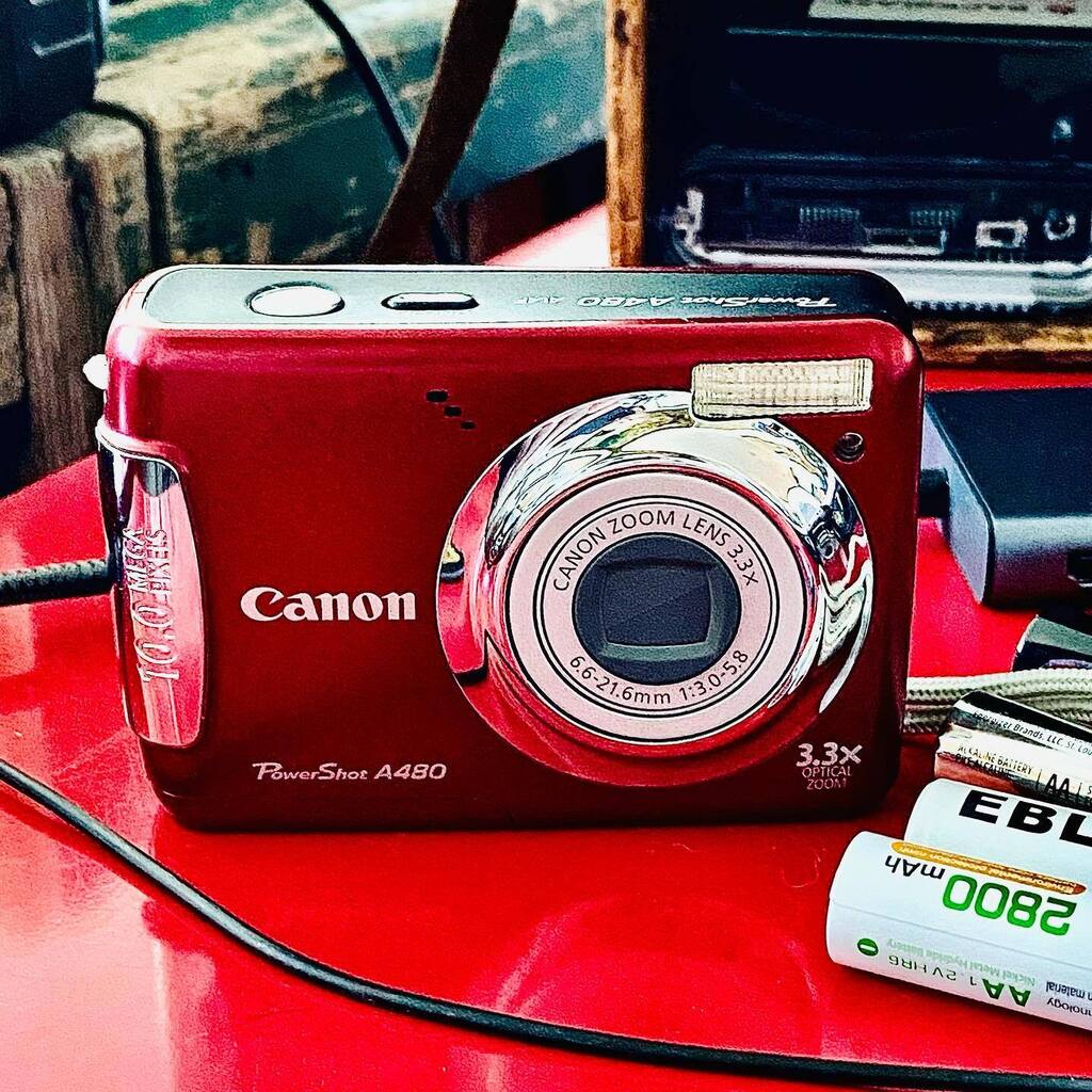 GoCatGo's tweet photo. As I struggle to complete a couple photography projects … well … I’ve started another one: @denverdigicams.
Because, of course I did.
#photographyproject #digicam #digicams #crappycompactcamera https://t.co/JdsN8Brm1p https://t.co/oQ2OJ2peS3