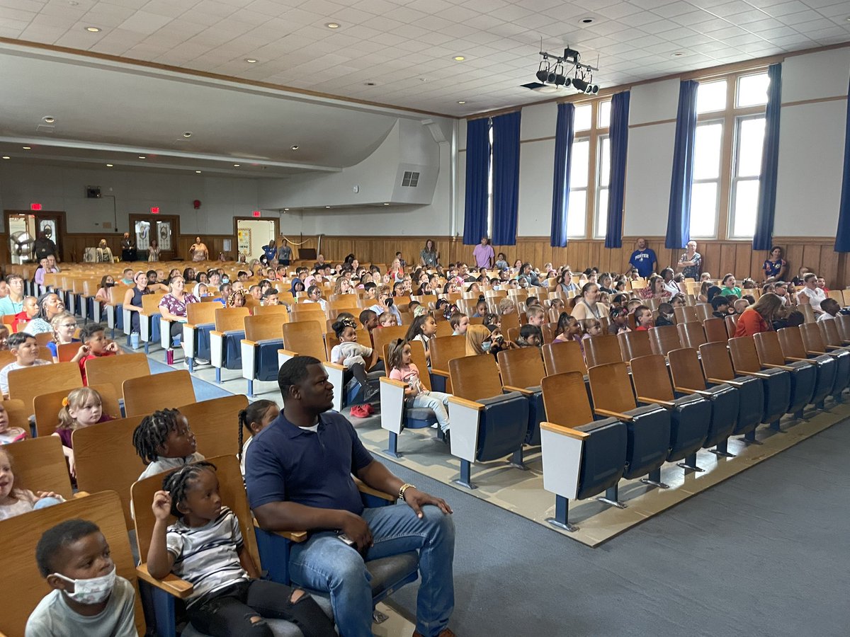 PorterElemSCSD's tweet photo. We kicked off our #SCSDFirstDay with a Panda Palooza!!! https://t.co/tJx0qJBQCT