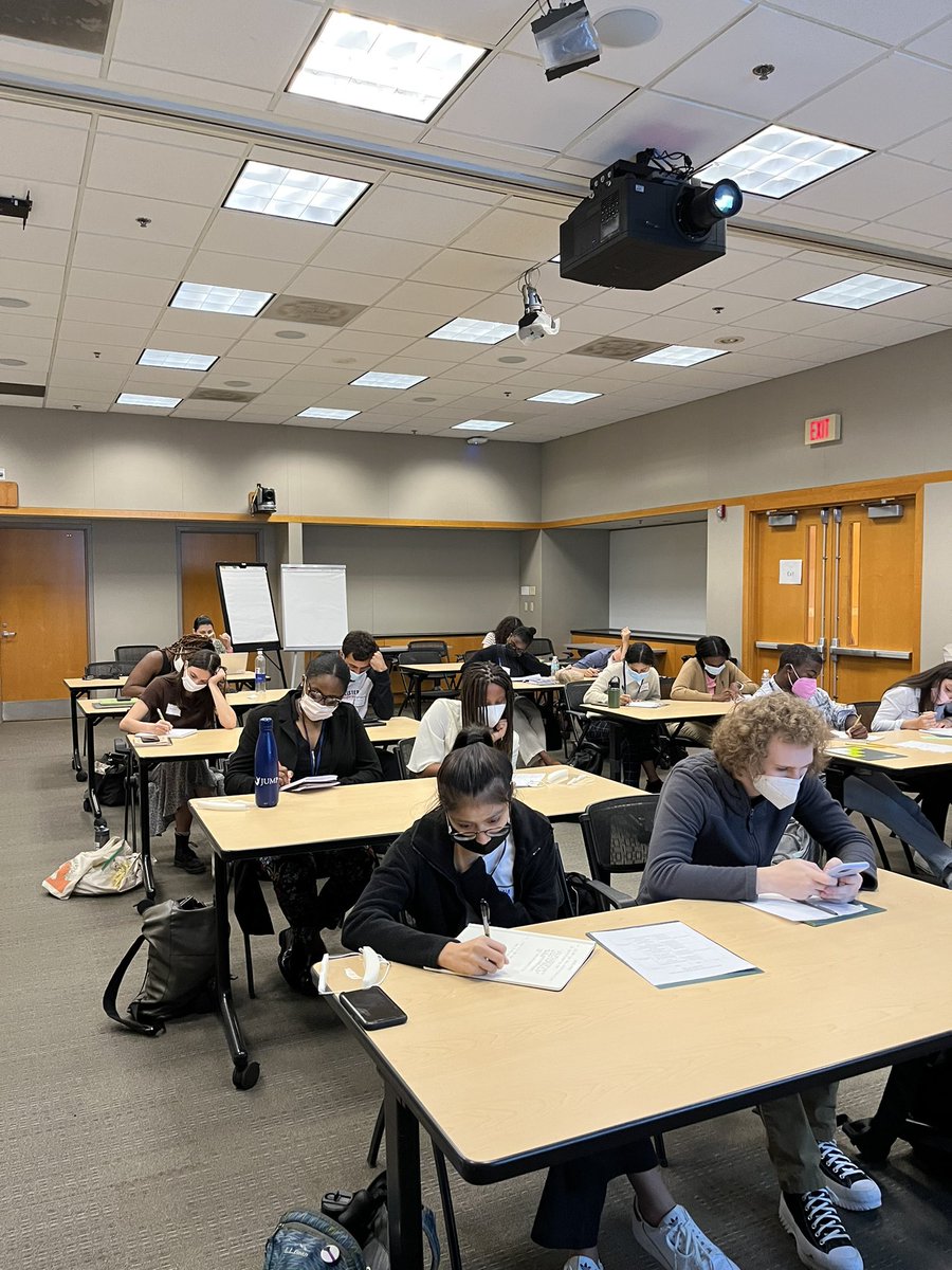So excited to welcome @nih Postbacs. This is the @nih_oite cohort group meeting for orientation. We talk about self-awareness, career developing, integrating into new research groups, expectations and a lot more.  So glad to be back in person!