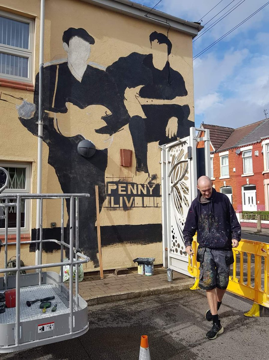 #paulcurtisart #pennylane
New mural taking shape at the Penny Lane Development Trust. @SATBshow @BarmyBeatleBlog @OnionLennon