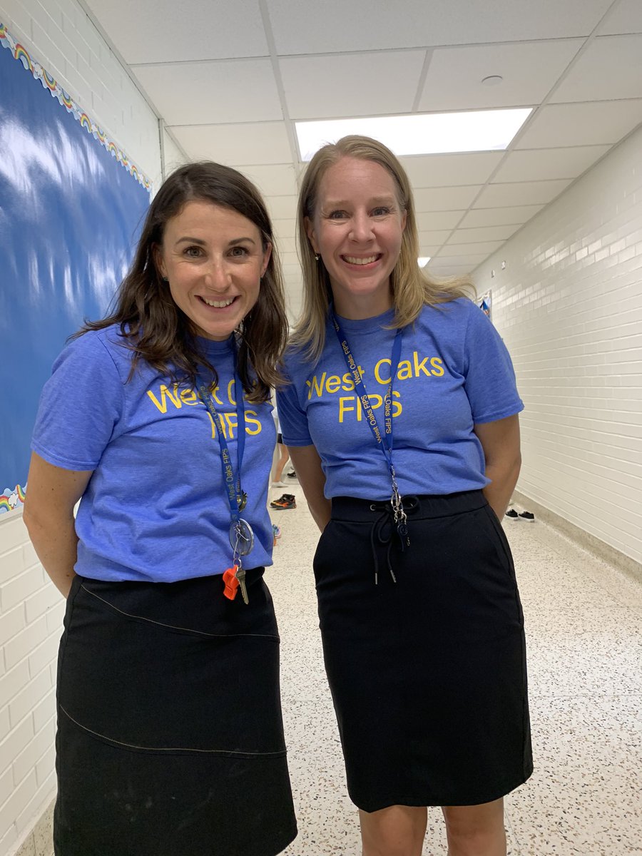 Welcome back, 🦁! Everyone @WestOaksFI looking so good in our matchy-matchy outfits today. @MmeBergevin @tvdsb #TVDSBFirstDay