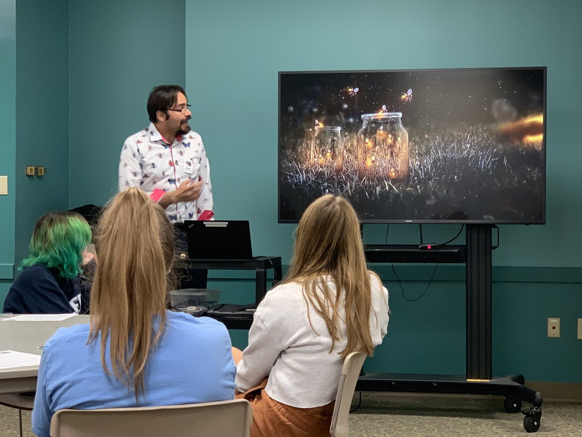 ProtectSpecies's tweet image. Our Invertebrate Conservation Coordinator @SS_Henriques is speaking right now with @ButlerBiology students about #fireflies.