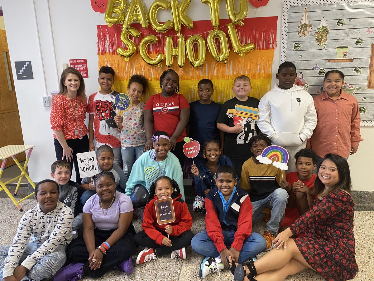 GoForTheHuynh's tweet photo. Happy first day from the VANTASTIC 4th grade team at @VanDuynChamps . The amount of love and joy is unmeasurable today! @SyracuseSchools https://t.co/ZiDTjcZDKO