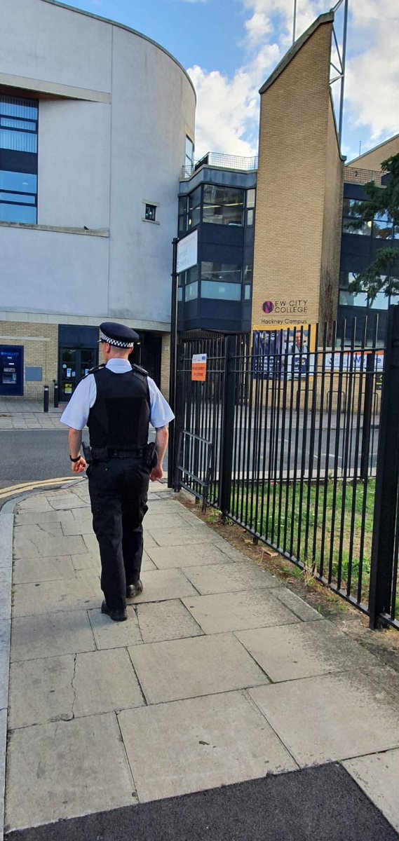 MPSShoreditch's tweet photo. Out in our hotspot areas conducting patrols as part of #OpNightingale tackling issues and engaging with residents. Please discuss concerns with us if you see us. #SNT https://t.co/F8DDFDWlHp