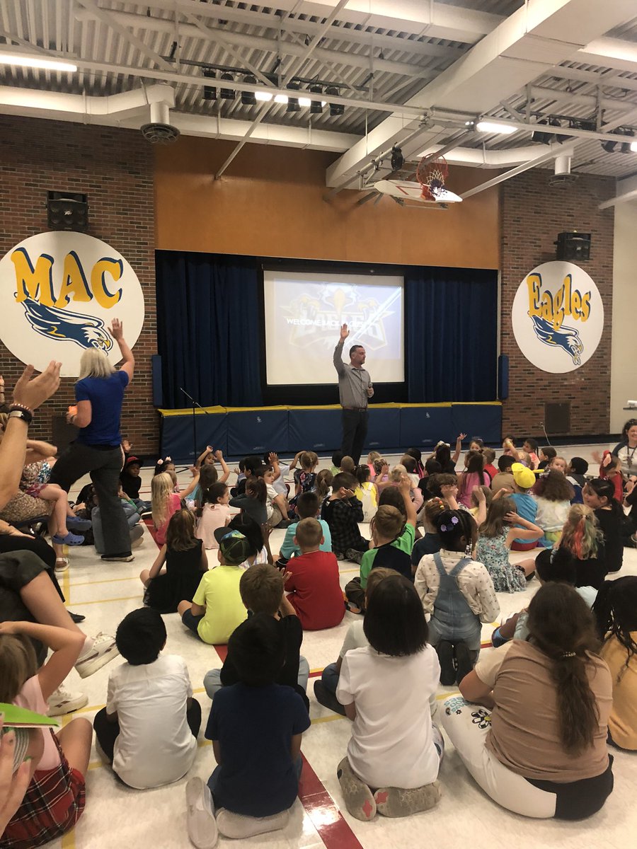 brownridge_e's tweet photo. Welcome back Mac Eagles! So happy we can all come together and celebrate! @MACEaglesLondon @TVDSB #TVDSBFirstDay https://t.co/rtE5laQc0C