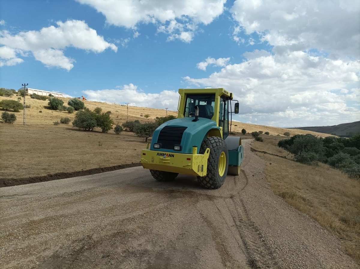 erdoganeren25's tweet photo. Karayollarının destekleriyle Kısık Mahalle yolu asfalt yapımı başladı. Çalışmalarından dolayı Karayolları Genel Müdürümüz Sayın Abdulkadir Uraloğlu , 12. Bölge Müdürümüz Sayın Alparslan Eşlik ve Hınıs Şube Şefi Sayın Serhat Ekinci’ye teşekkür ederiz. #KGM #ERZURUM #HINIS https://t.co/iPE6JE20EF