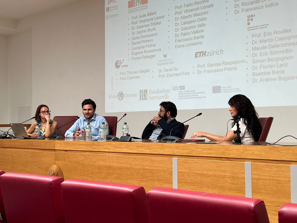 CosyncLab's tweet photo. Today @SapienzaRoma took place the II edition of the Symposium "Mente fatta a mano-come la mano influenza chi siamo".
The openings were hosted by @Viviana_Betti and @AndreaLenzi53, director of the Sapienza School for Advanced Studies

#Mentefattaamano #hand
#neuroscience 

🧵1/5 https://t.co/a7XNjiVUwq