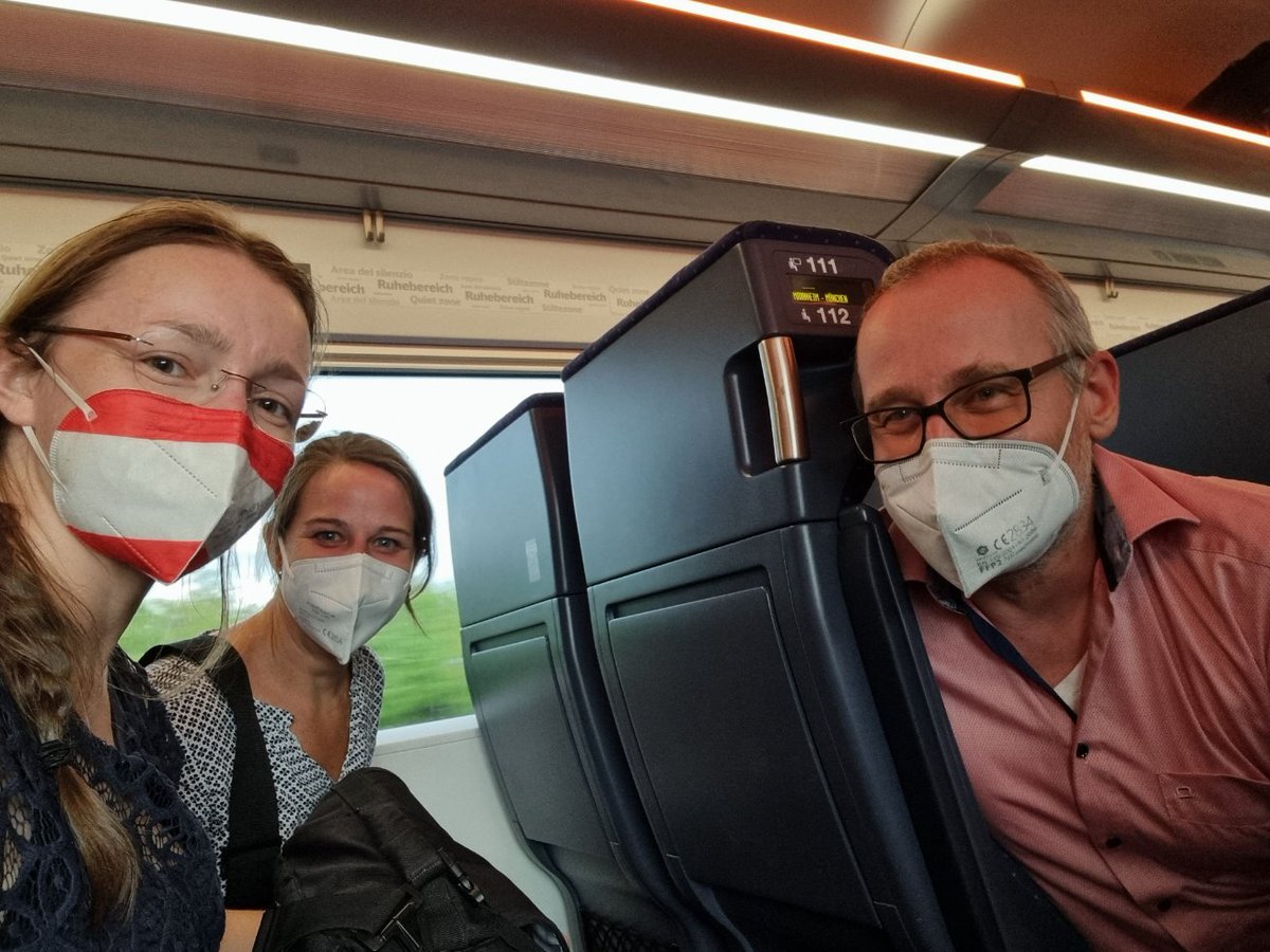 evelyn_ho_'s tweet photo. Spontaneous team meeting on the train? No problem for @thiemechemistry. :D
@SBaumannThieme and Thomas were on their way home from #ORCHEM22 when we ran into each other. (I just returned from my US Trip to #acsfall2022 and #ishc2022. What a great coincidence 🤗💡 https://t.co/YxoTzamOMd